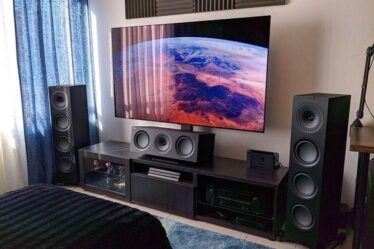 How To Determine If It’s Time to Replace Your Home Theatre System